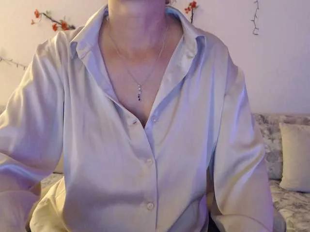 goodSnowQueen on BongaCams 