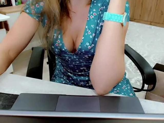 Offline JuicyGloss on BongaCams