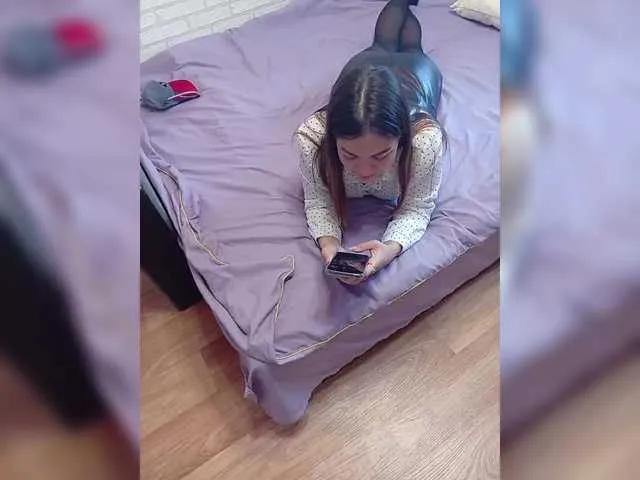 Niki233221 on BongaCams 