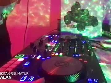 alien8720 — Welcome to DJ Alien Room! Sit back and relax listening to different types of music like Deep House and Techno. Hope you all enjoy and have a great time, chatting is encouraged :) #party #chat #new