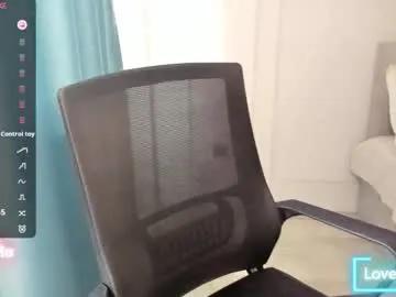 amiwong — Let's dance!  #asian #bigboobs #cum #squirt #feet - Goal: top off [499 tokens remaining]