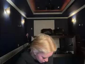 kenziesmithh — 2000 views 30 likes summer 2200 views 20 likes double handbra #new #innocent #blonde [1933 tokens remaining]