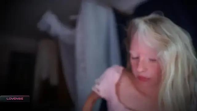 _Phantom_thread_ on StripChat