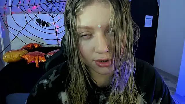 alaia_greyy on StripChat 