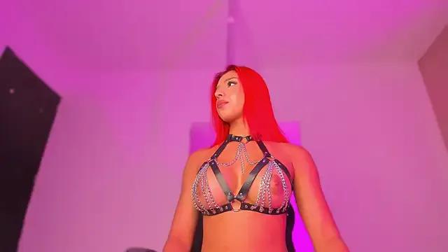 Emmily_Savage on StripChat 