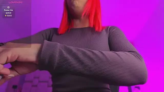 Emmily_Savage on StripChat 