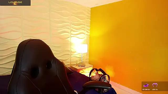 EvaaFoxxy1 on StripChat 