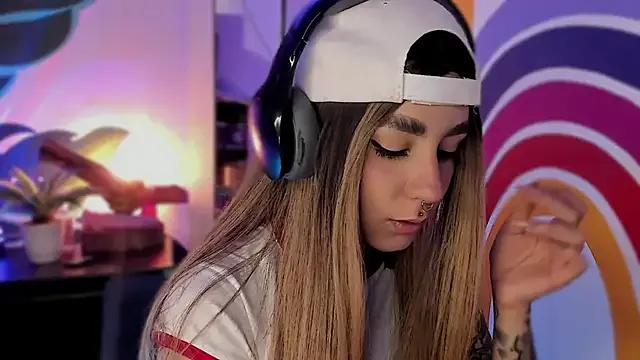 Kittyhell_cam on StripChat 