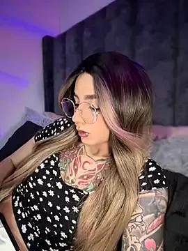 Kittyhell_cam on StripChat 