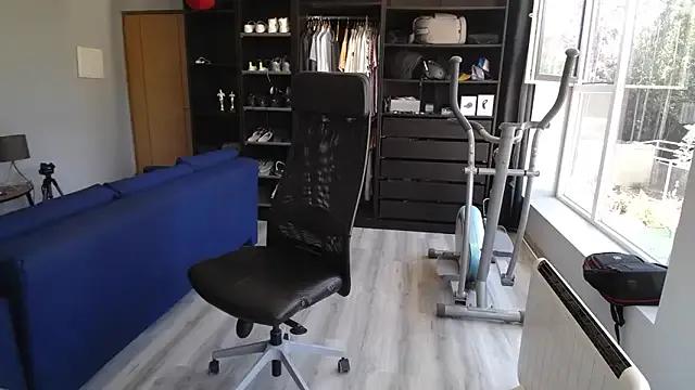 latinoo23bom on StripChat