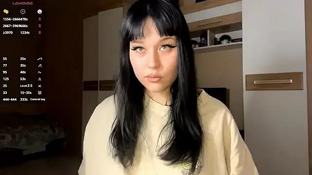 LaurenOveson — lift up my top & show my bra!