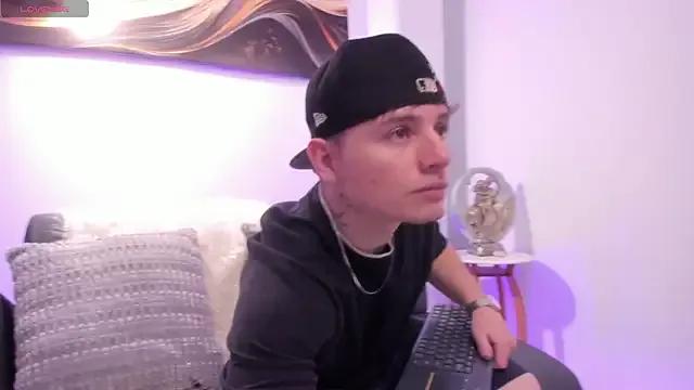 Leoo_Miller on StripChat 