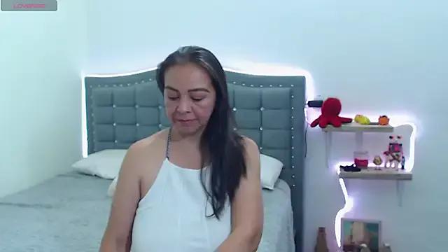 LiaDumond on StripChat