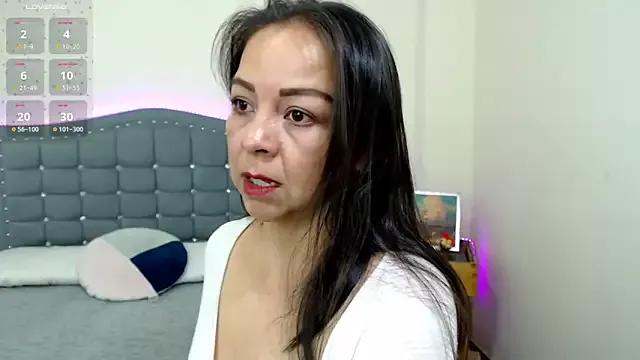 LiaDumond on StripChat