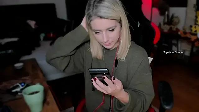Lisaonthemoon — last tipper gets 5 Videos