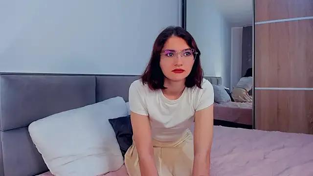 LorrieDegonia on StripChat 