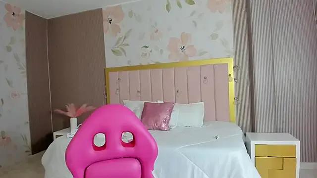 luna_hot_ass — Spread pussy lips 