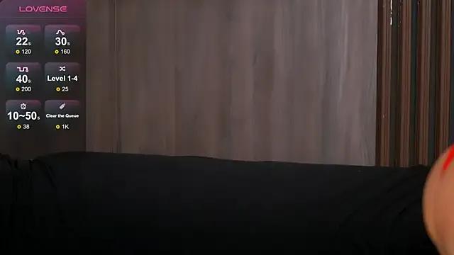 MeenaMoon on StripChat 