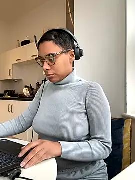 Melia_Rayne — Naked & pussy play