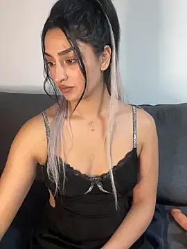 Mia_spicyy — Pussy play in Doggy position