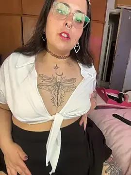 Mizztikaa on StripChat 