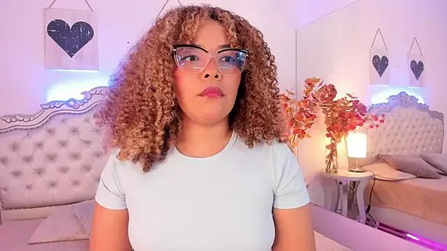 NiaColusi on StripChat