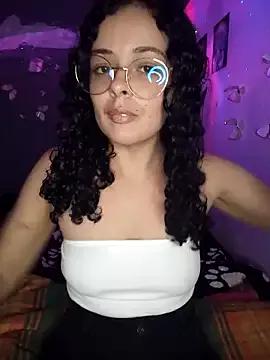 NinaSweet2 on StripChat 