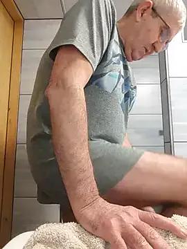 Oldmenhot66 — Show  hole  spread 