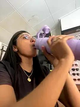 oralin — Vou me masturbar escondida do meu chefe