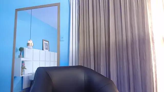 PenelopeBond on StripChat 