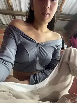 RAKEL37 — Short off show ass