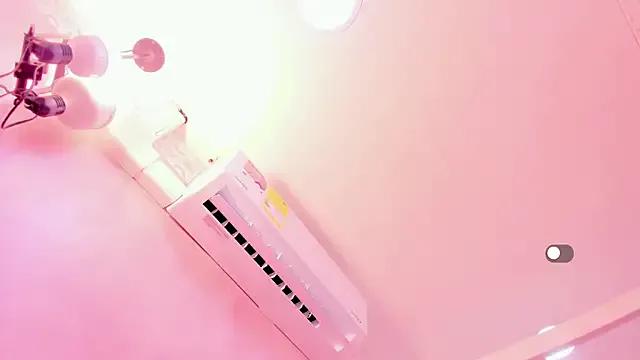 samantamilk6 on StripChat 