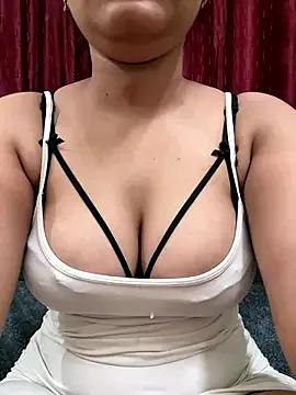 sassygirl4141 on StripChat 