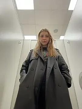 Sunny___Bunny — MAKE ME CUM FIRST TIME NOW IN PUBLIC BAT
