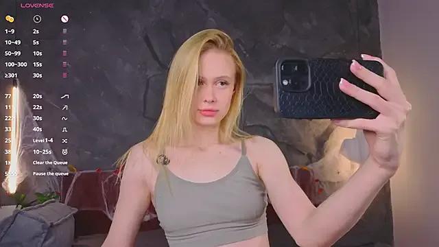 TaraSims on StripChat 