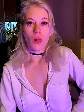 TheRealJessyLey on StripChat