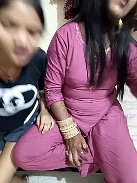 Unique_MomandDaughterrs